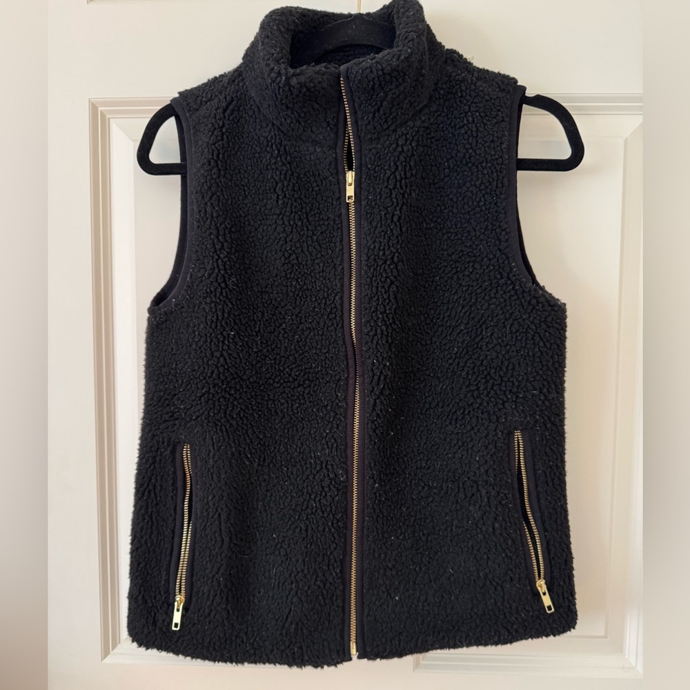 JCrew black Sherpa vest size XS